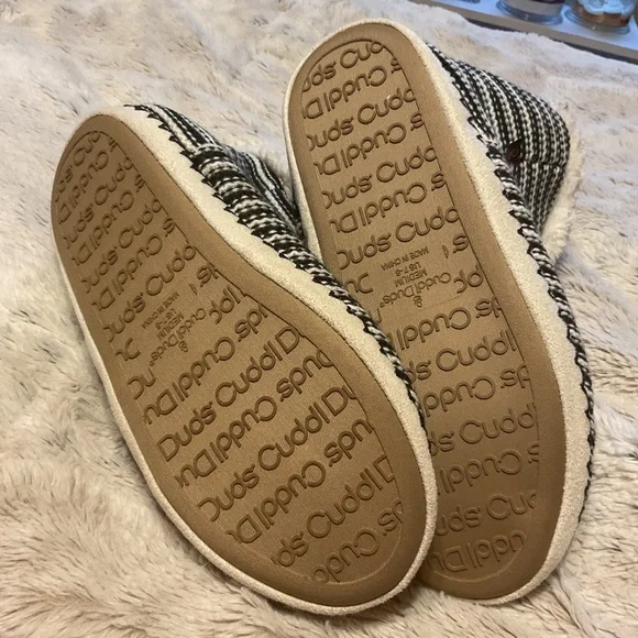 Cuddl Duds black & white stripe faux fur, ankle length slippers in 7-8 M - Picture 2 of 3